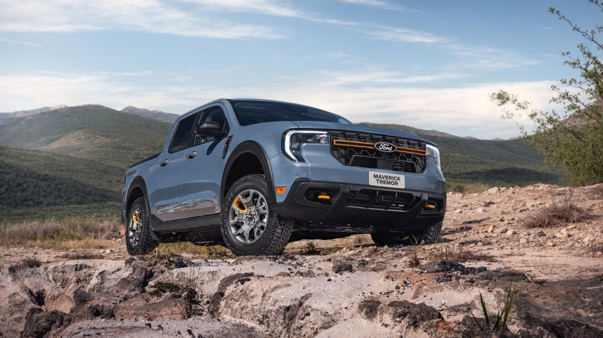 Ford Maverick Tremor subindo terreno ingrime 