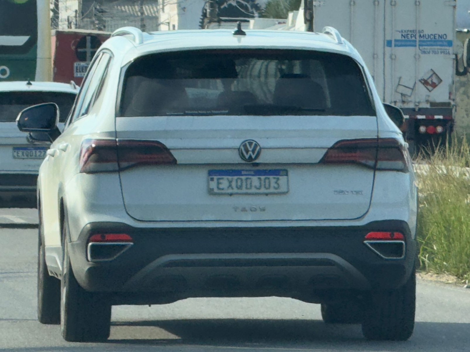 Volkswagen Taos reestilizado com camuflagem em Taubaté (SP)
