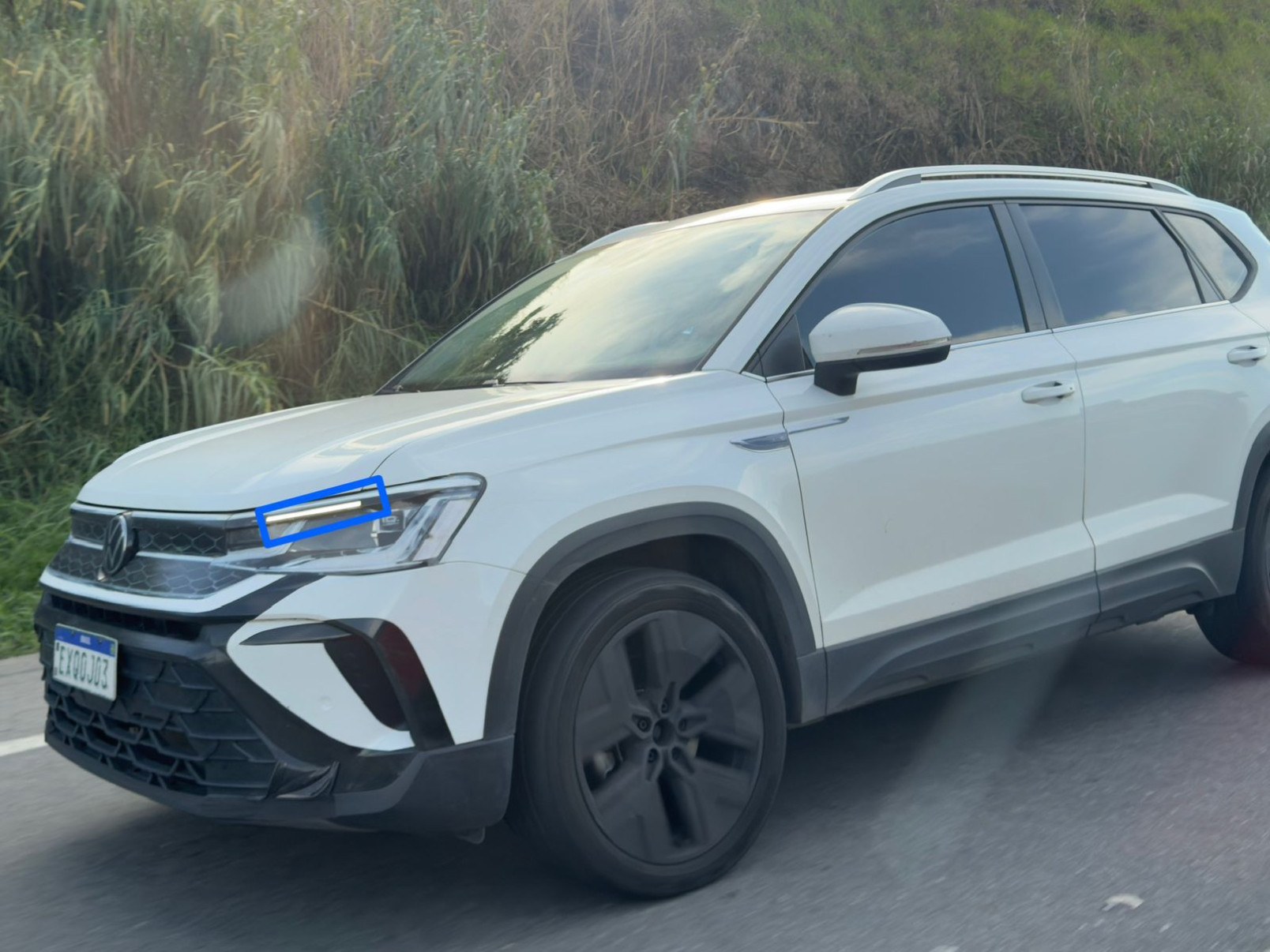 Volkswagen Taos reestilizado com camuflagem em Taubaté (SP)