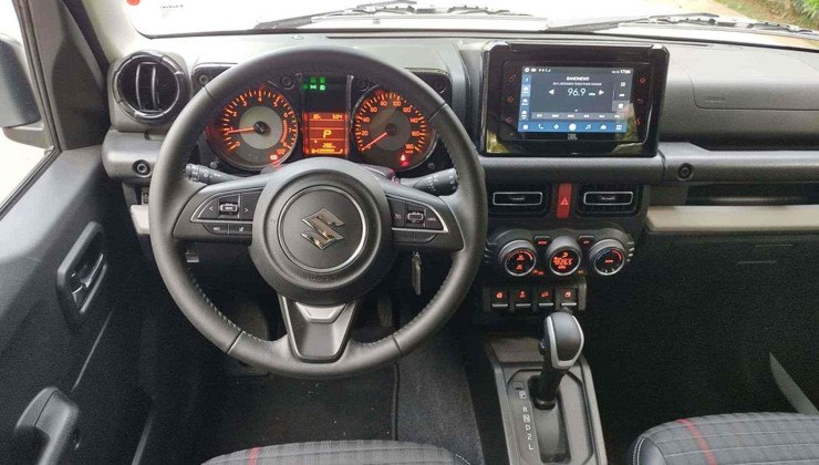 Interior do Suzuki Jimny