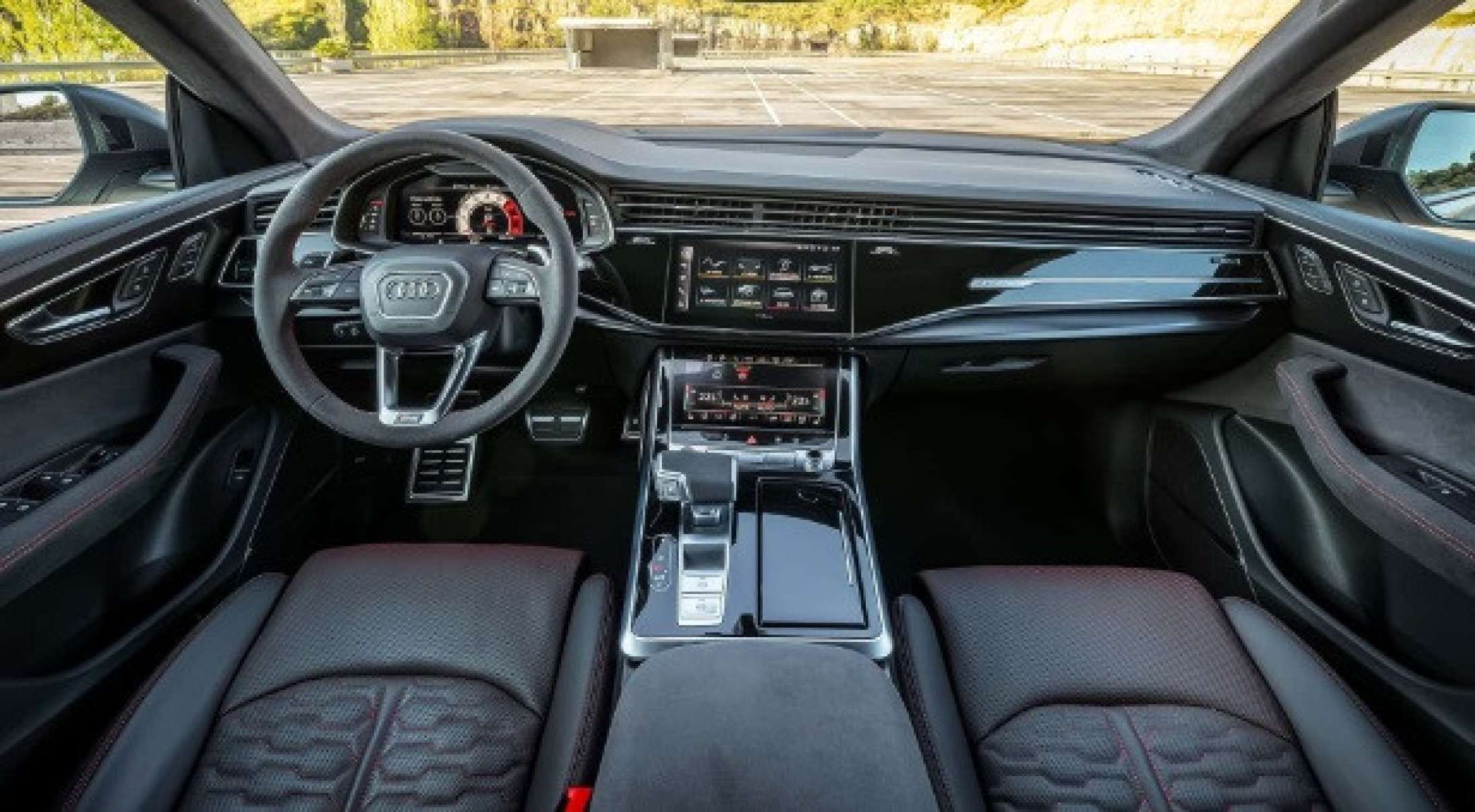 Audi RS Q8 Performance vermelho de frente 