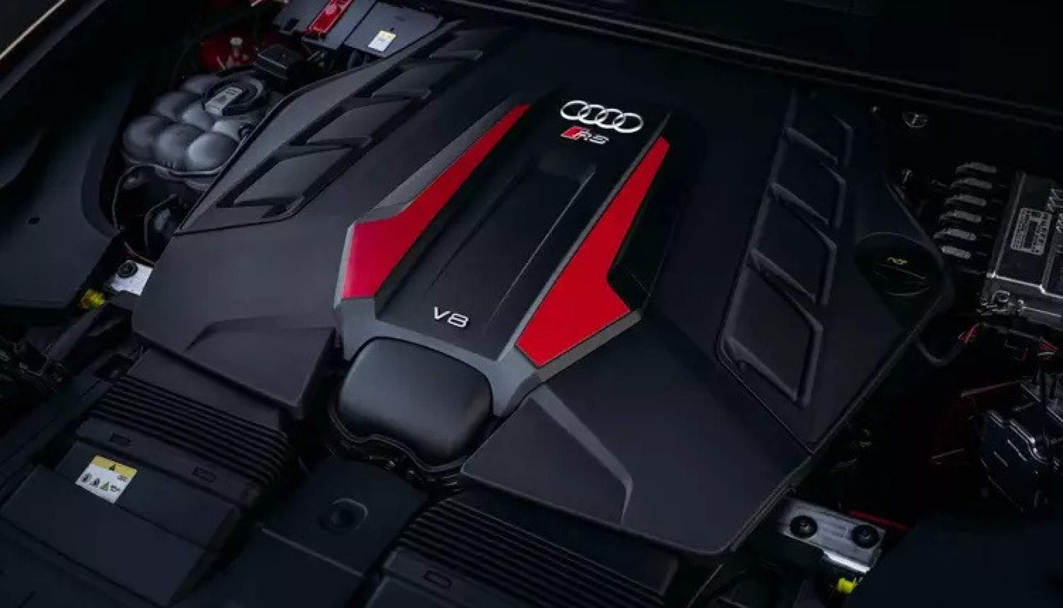 Audi RS Q8 Performance vermelho de frente 