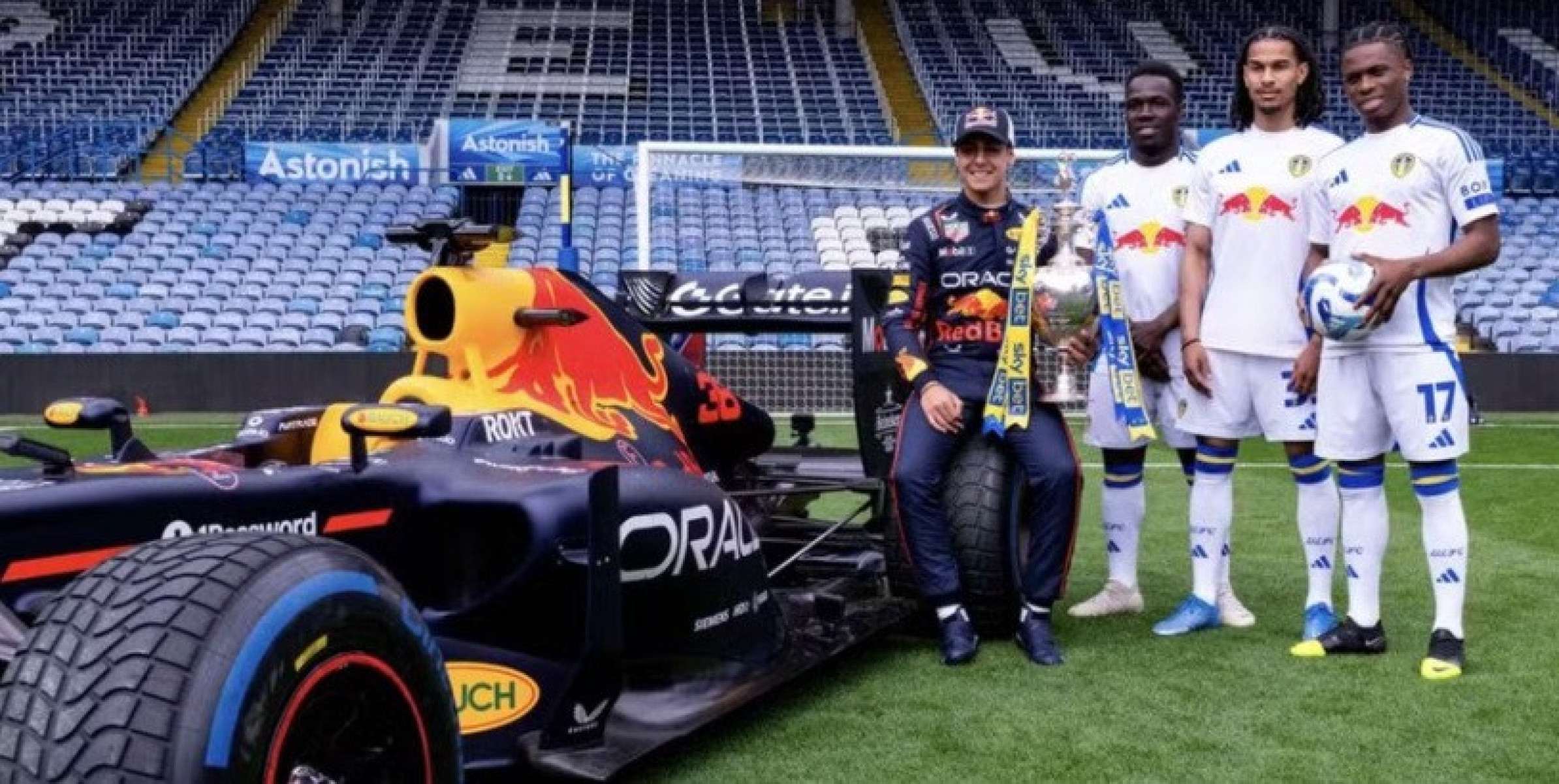 F1: carro da Red Bull disputa corrida com jogadores de futebol; assista