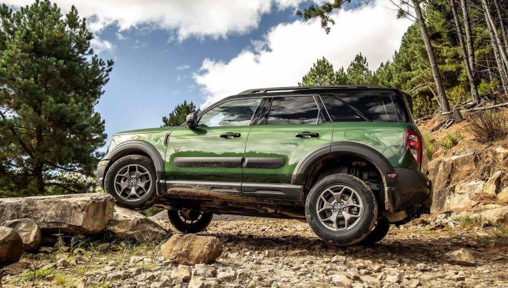 O SUV conta com novos sensores de inclinação para ajudar a passar por trechos difíceis 