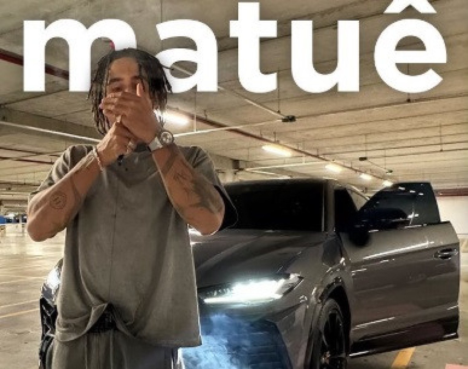 Matuê posa com sua Lamborghini Urus 