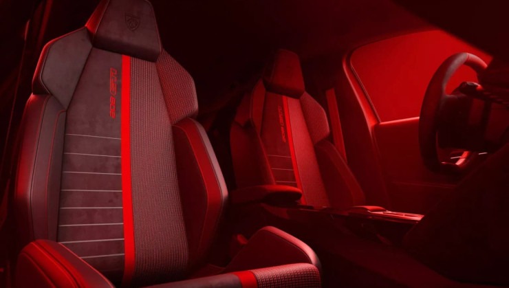 Bancos com grafismos únicos complementam o estilo do E-208 GTI