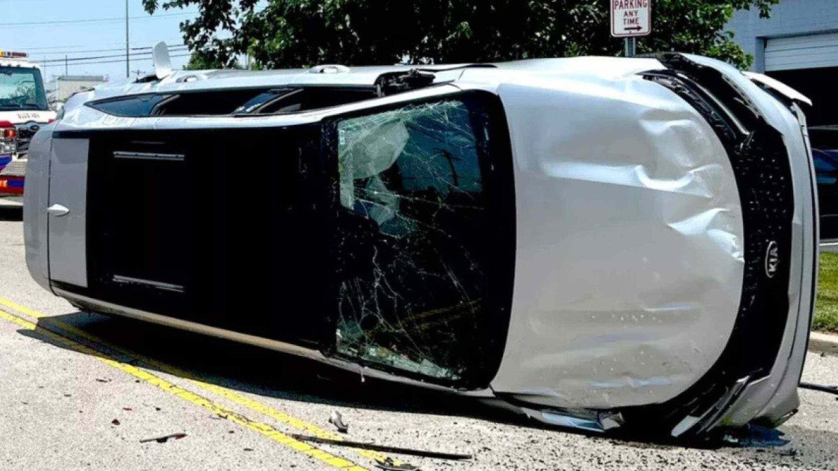 Homem capotou SUV da Kia 