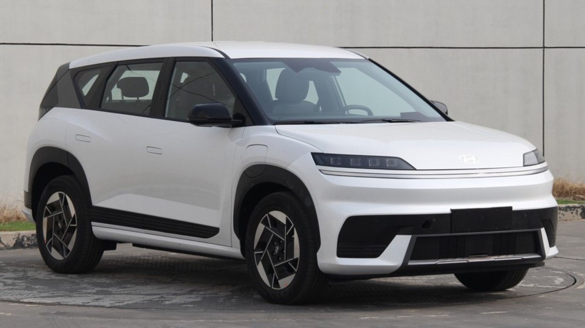 Hyundai Elexiio branco visto de frente 