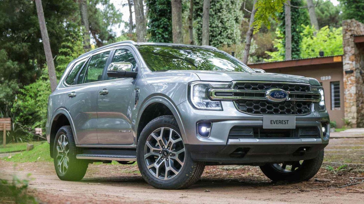 O Ford Everest conta com um motor 2.3 turbo de 300 cv