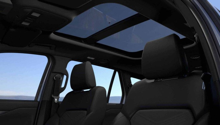 O Everest conta com teto solar, diferente da Ford Ranger