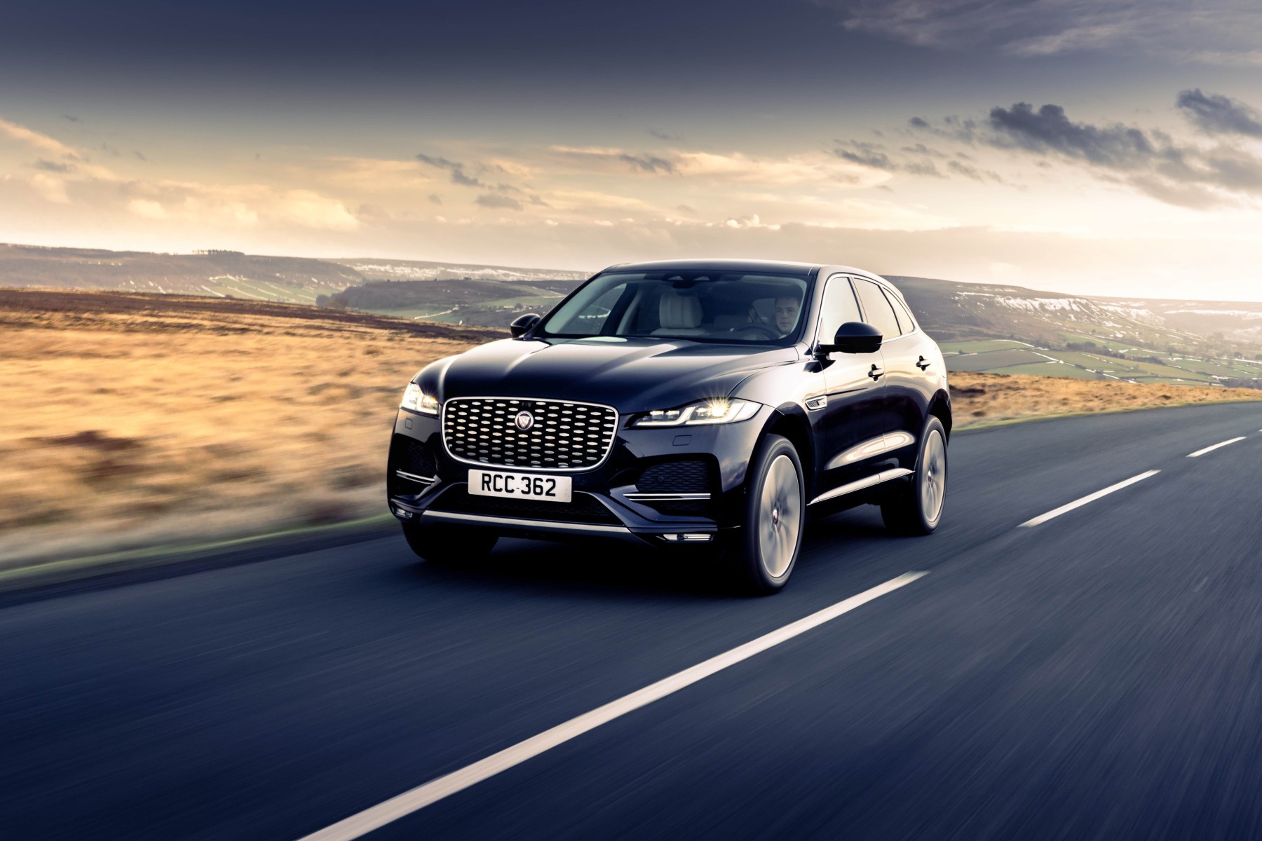Jaguar F-PACE PHEV é extremamente tecnológico