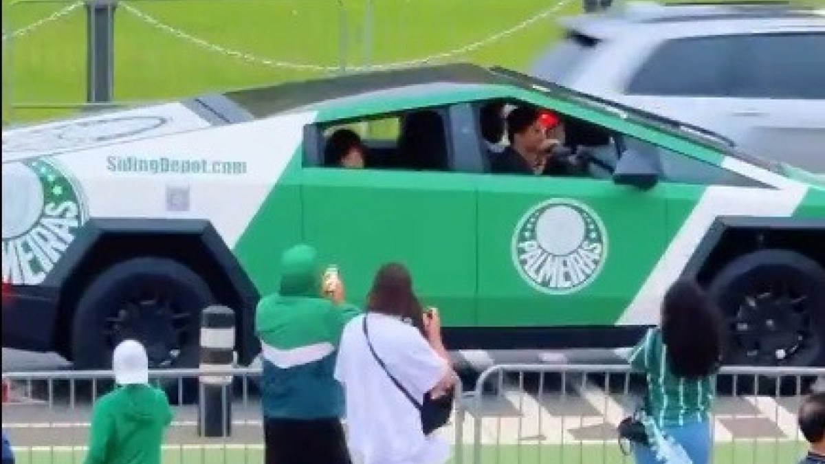 Tesla Cybertruck personalizado com as cores e o escudo do Palmeiras 