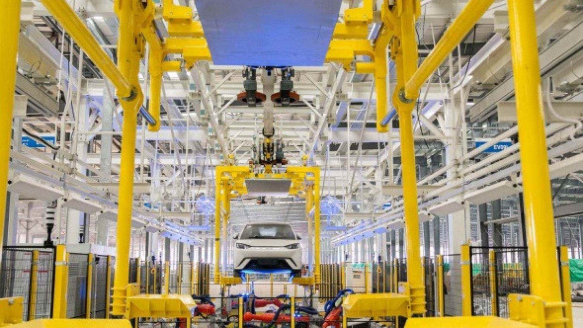 Fábrica da BYD em Camaçari, na Bahia, monta Dolphin Mini, sucesso no Brasil
