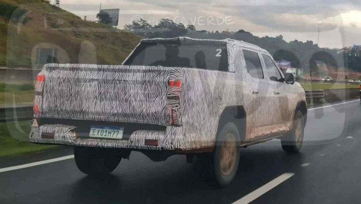 Nova geração da Volkswagen Amarok camuflada -  (crédito: Reprodução/@placaverde)