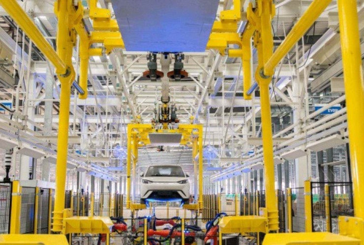 F&aacute;brica da BYD em Cama&ccedil;ari, na Bahia, monta Dolphin Mini, sucesso no Brasil