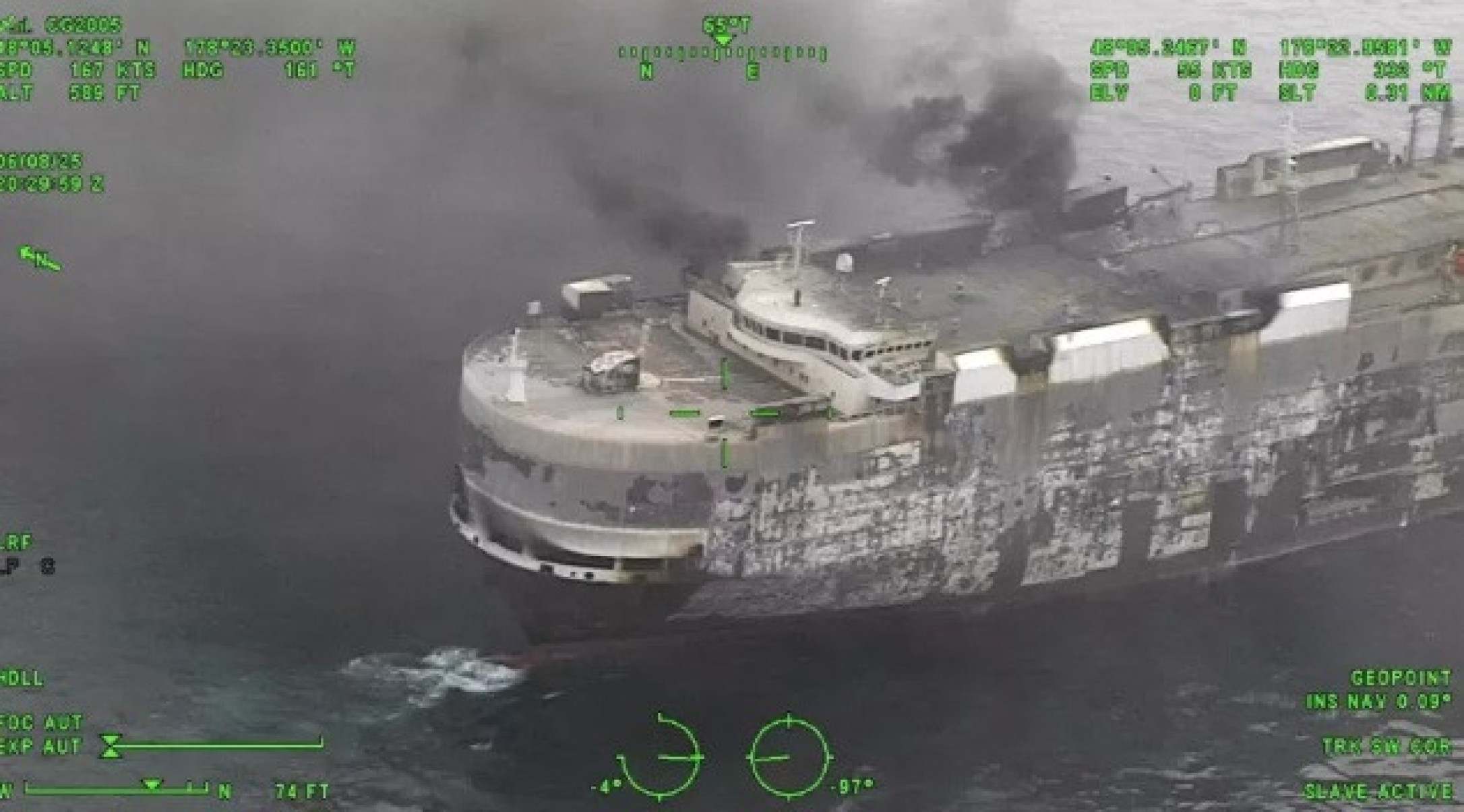 Naufrágio de navio com carros chineses dá prejuízo de R$ 3 bilhões
