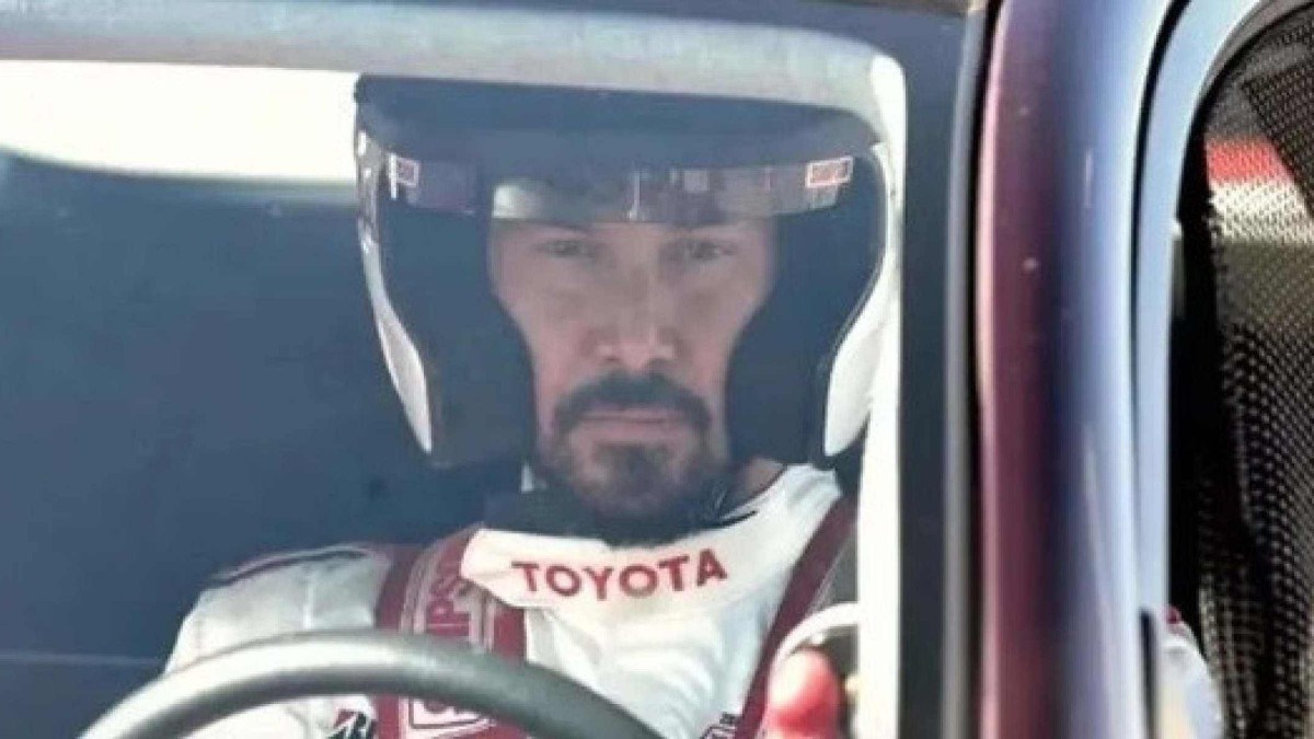 Keanu Reeves em participação do filme sobre a equipe Brown 