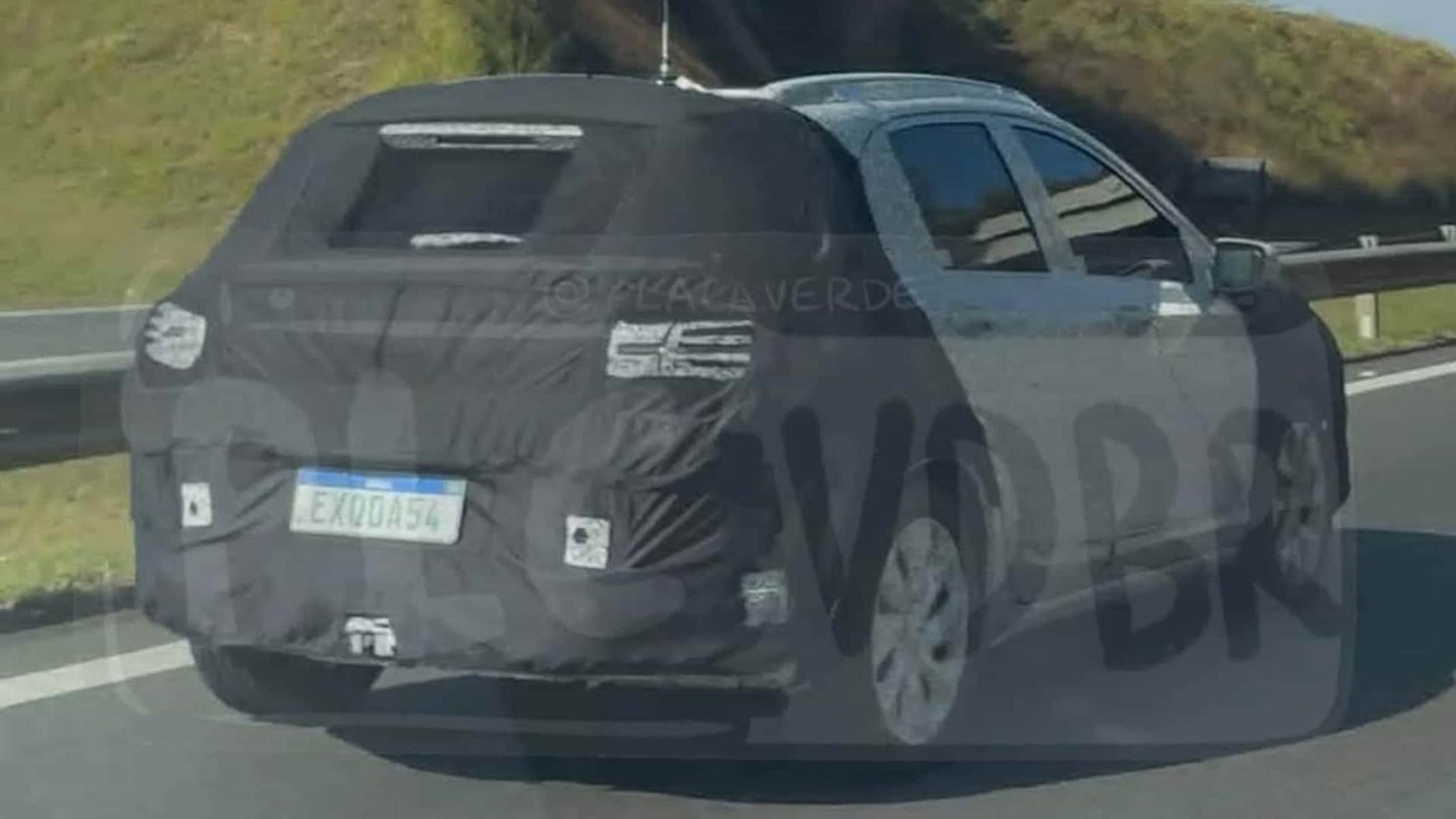 Novo SUV da GM derivado do Onix