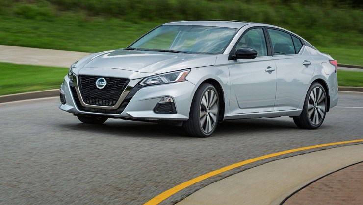 Nissan Altima -  (crédito: Chris Doane Automotive/Car and Driver)