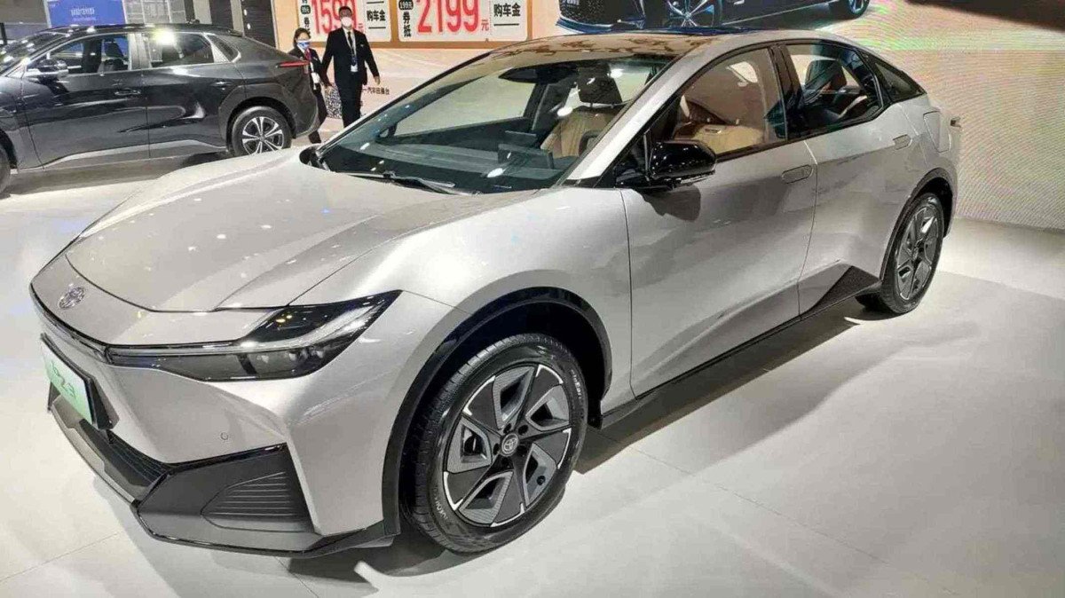 Toyota apresenta sedan elétrico BZ3