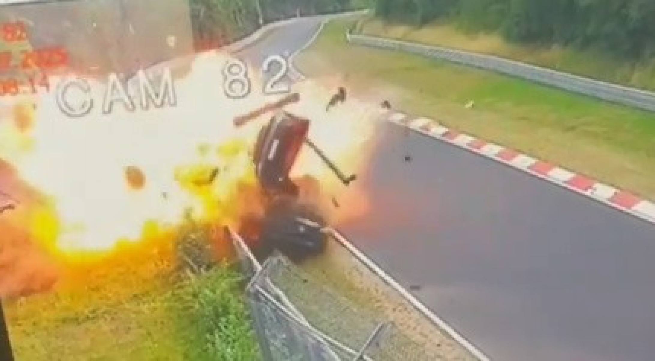 Vídeo: Porsche 911 e BMW M2 ficam destruídos em acidente incrível