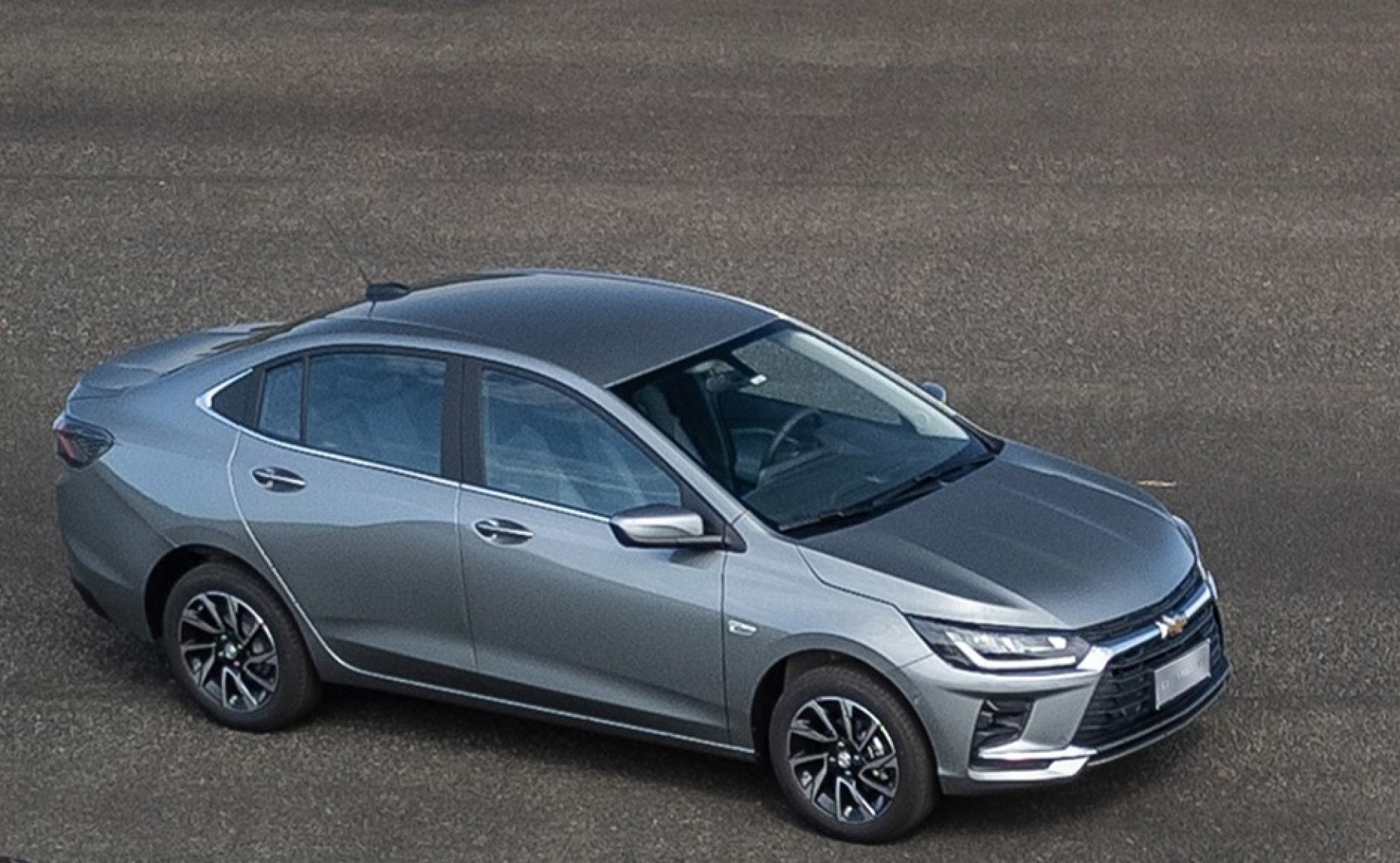 Onix Plus 2026 apresenta nova lanterna traseira