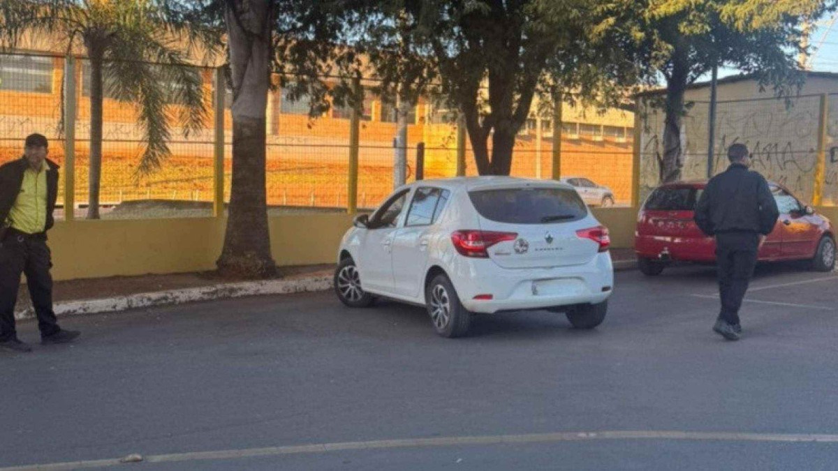 Aluna do Detran é flagrada dirigindo sem CNH