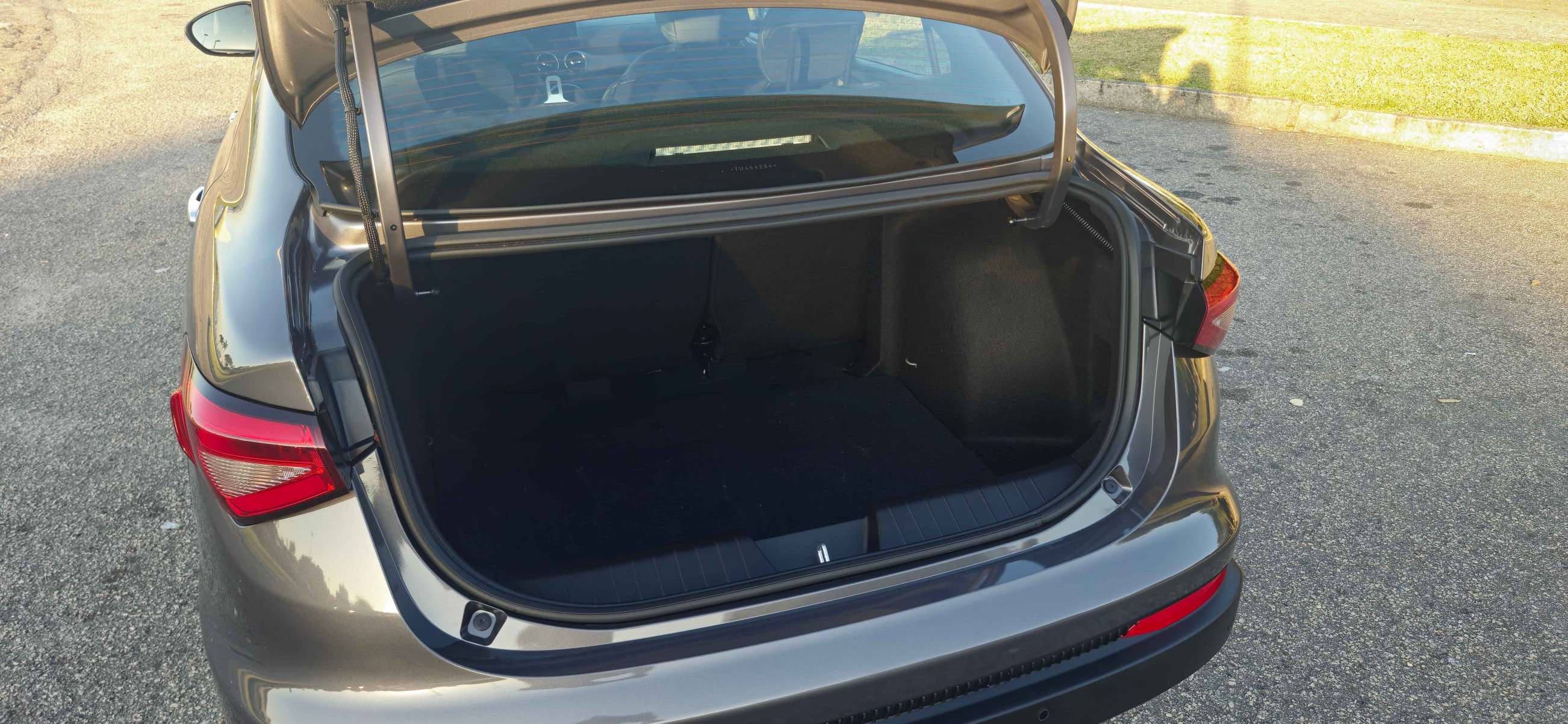 Porta-malas Fiat Cronos Precision 2026
