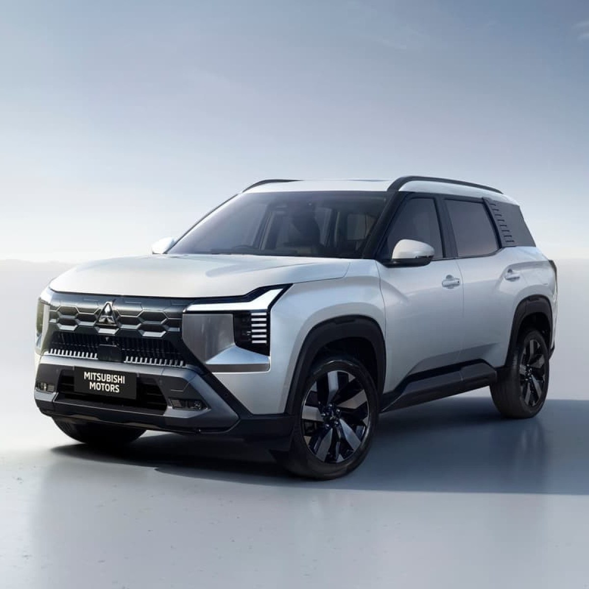 1_mitsubishi_destinator_abre-