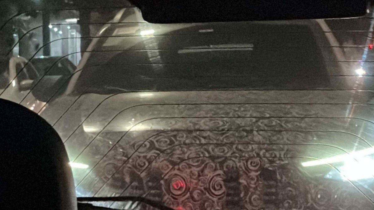 Os farois são de LED com DRL