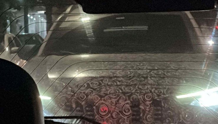 Os farois são de LED com DRL