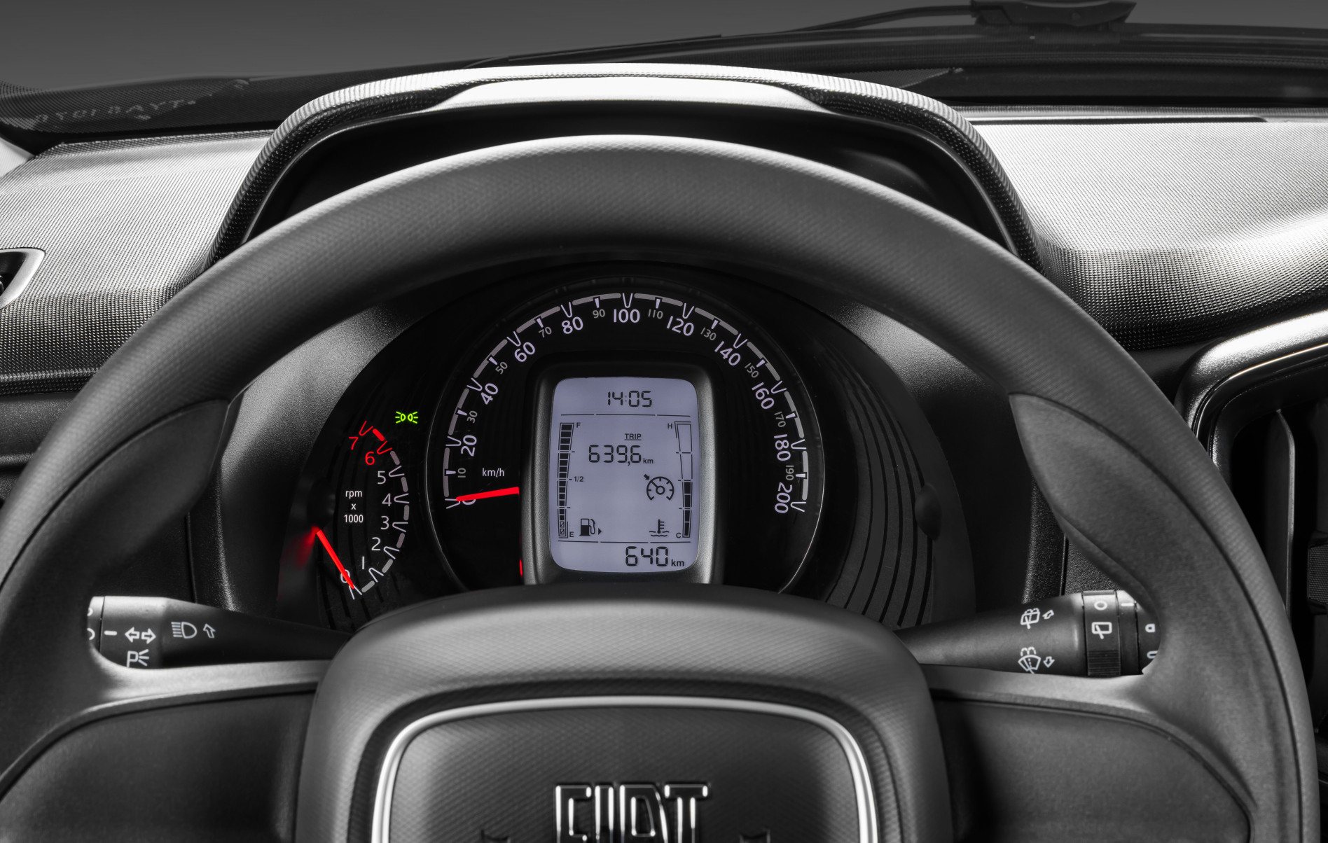 Fiat Mobi 2026 chega com interior renovado, mudanças no exterior e novos preços