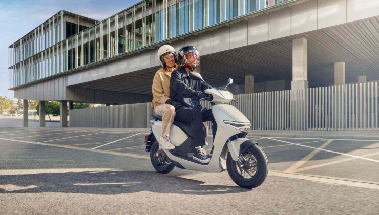 Honda CUV, scooter eletrica da marca -  (crédito: Divulgação/Honda)