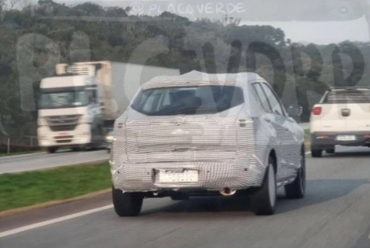 Nissan Kait é visto rodando no Brasil