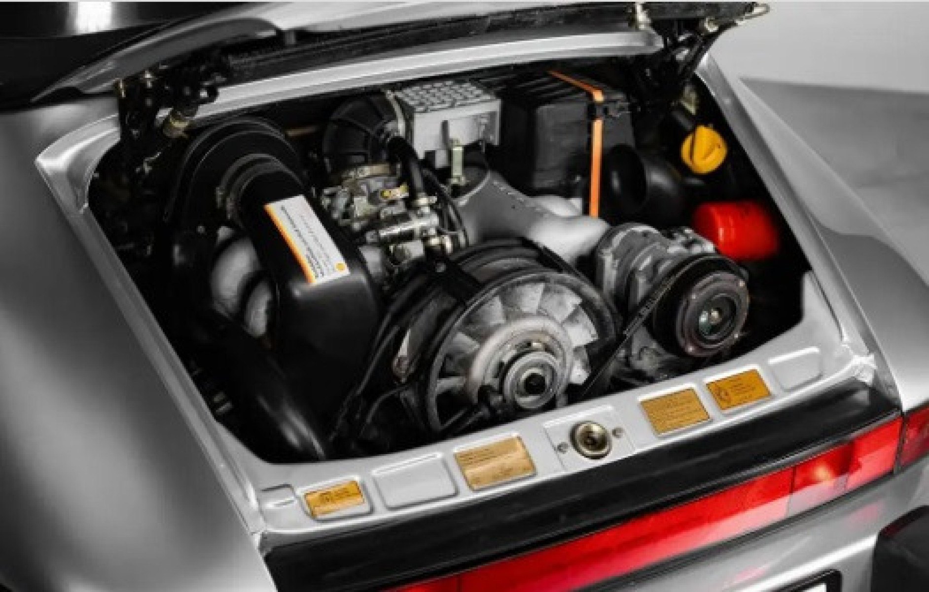 Porsche 911 Cabriolet de Senna vai a leilão