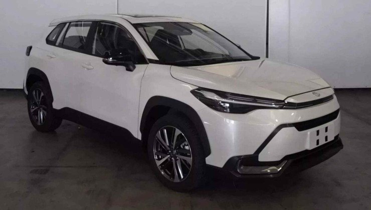 Corolla Cross na China recebeu novos detalhes no farol e para-choque exclusivo -  (crédito: Reprodução/MIIT)
