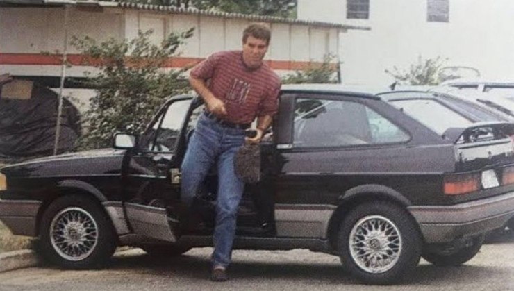 Zetti a bordo de seu Gol GTI