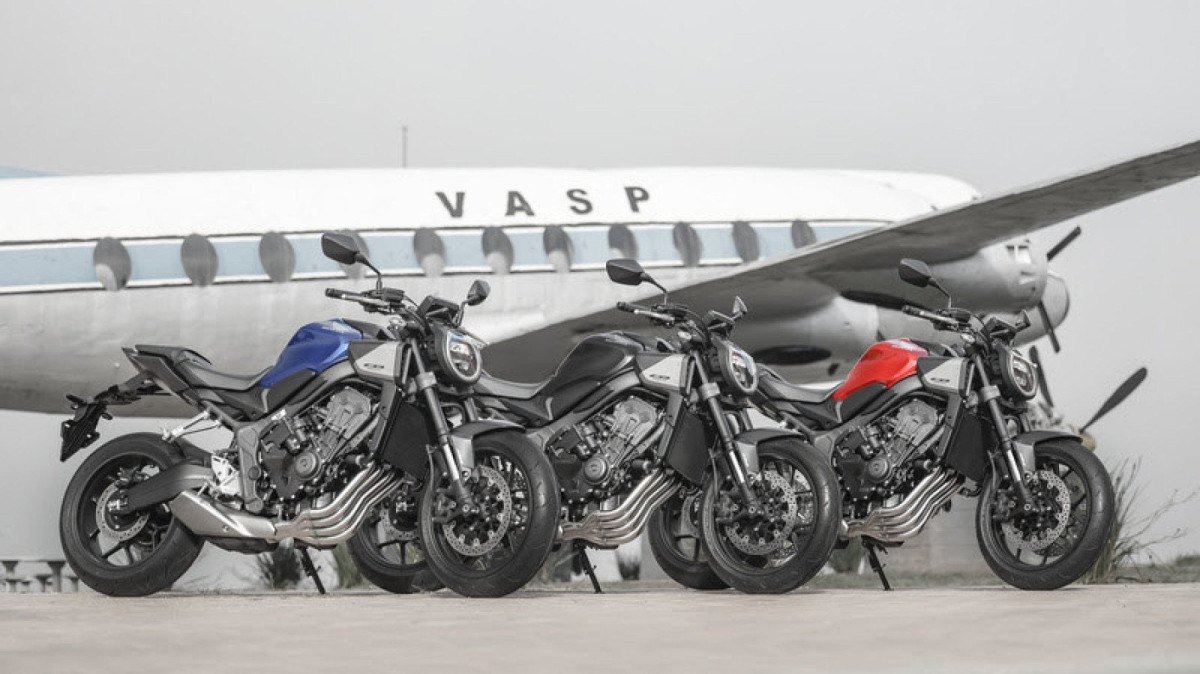 Honda CB 650R de 2026 tem sistema E-Clutch e está reestilizada 