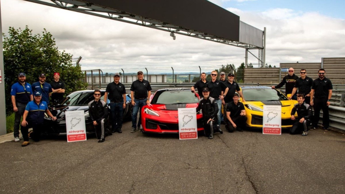 Chevrolet levou três versões do Corvette para a pista para superar o Mustang