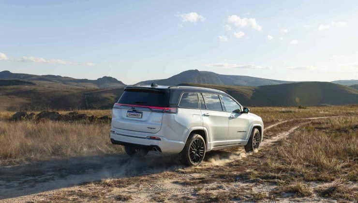 A Jeep escolheu as montanhas geladas de Mendoza, na Argentina, para lançar o Commander 2026