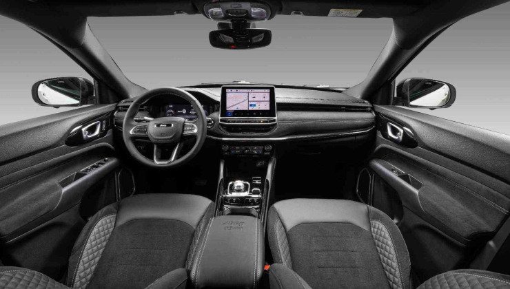 O banco do motorista é de couro, com ajuste elétrico e memória a partir do Limited