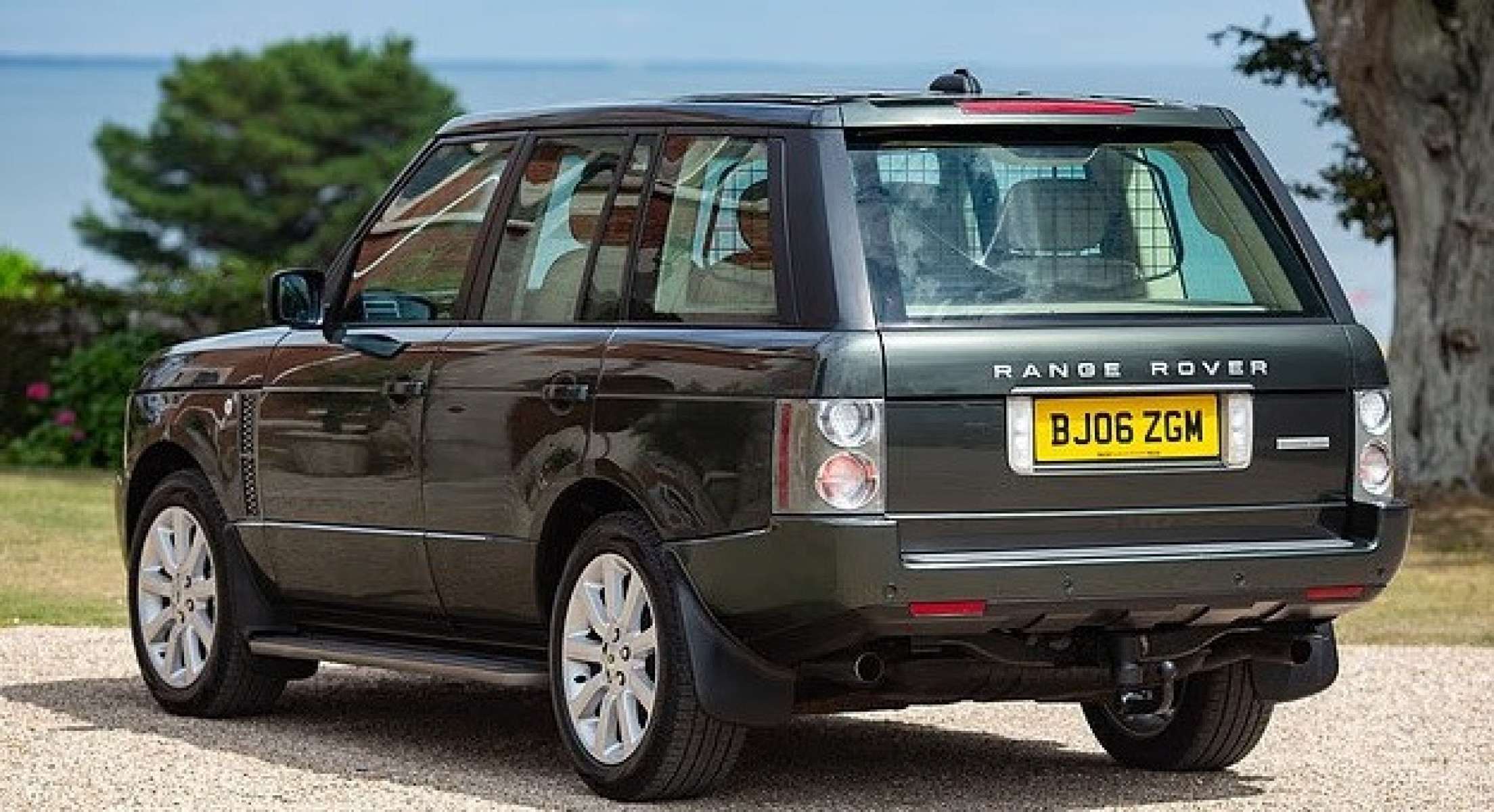 Range Rover L322 de 2006 foi da Rainha Elizabeth II por dois anos
