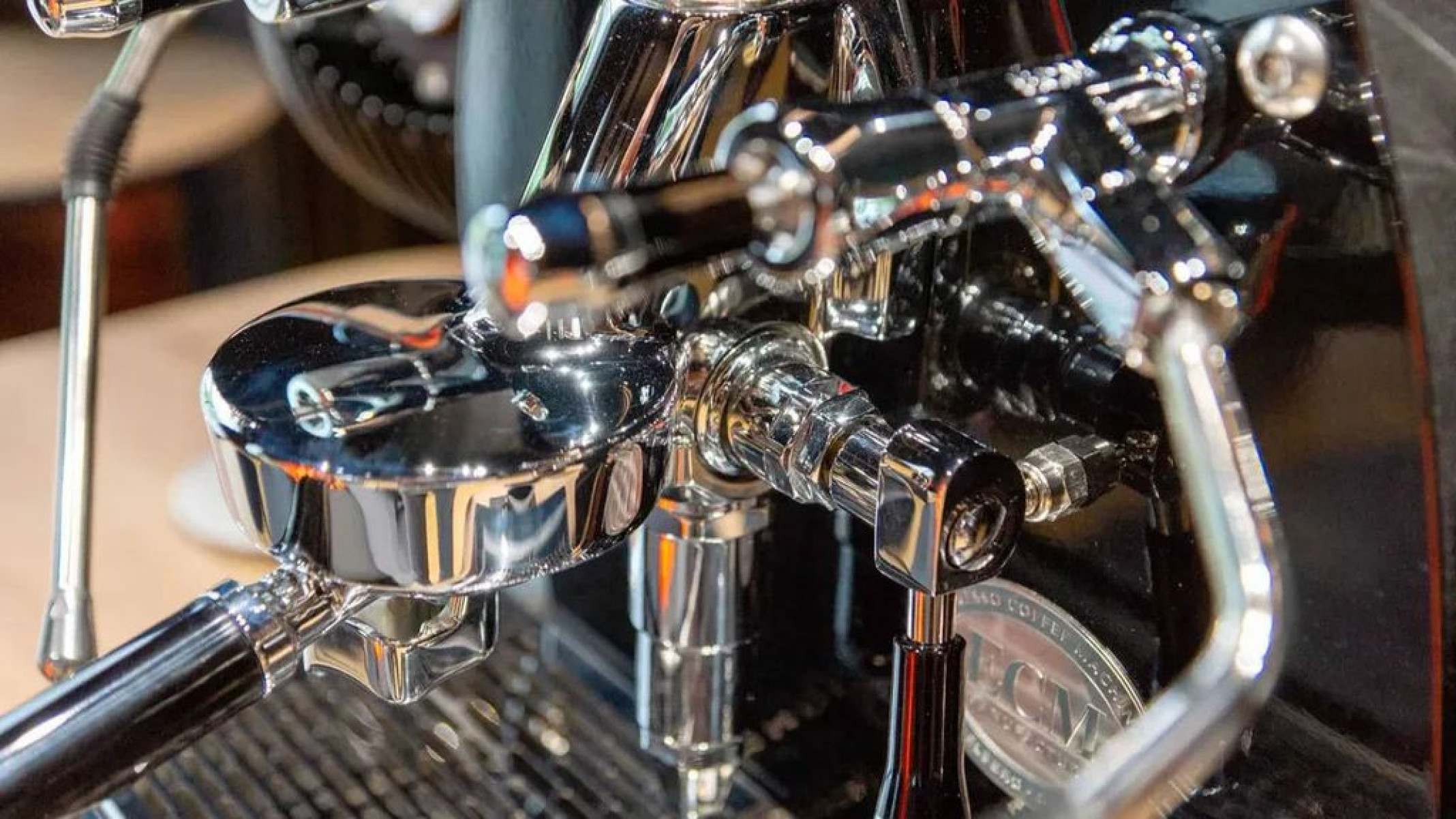 Máquina de café da BMW é montada em motor de motocicleta