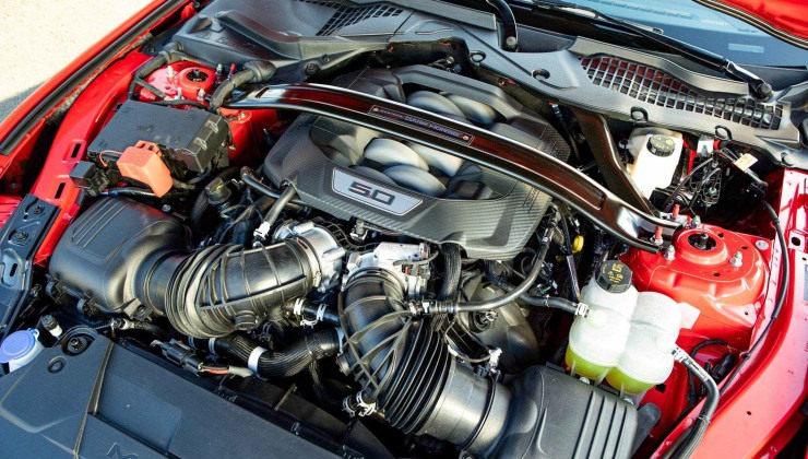 O motor é um Coyote 5.0 V8 de 507 cv e 57,8 kgfm de torque