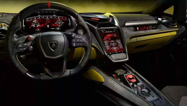 O interior segue o padrão da Lamborghini Revuelto