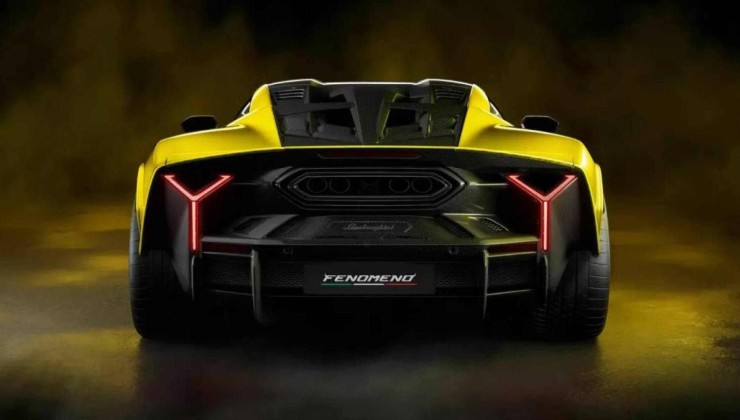 O supercarro tem um motor V12 aspirado juntamente com três propulsores elétricos que juntos geram 245 cv. Ao todo são 1.080 cv de potência