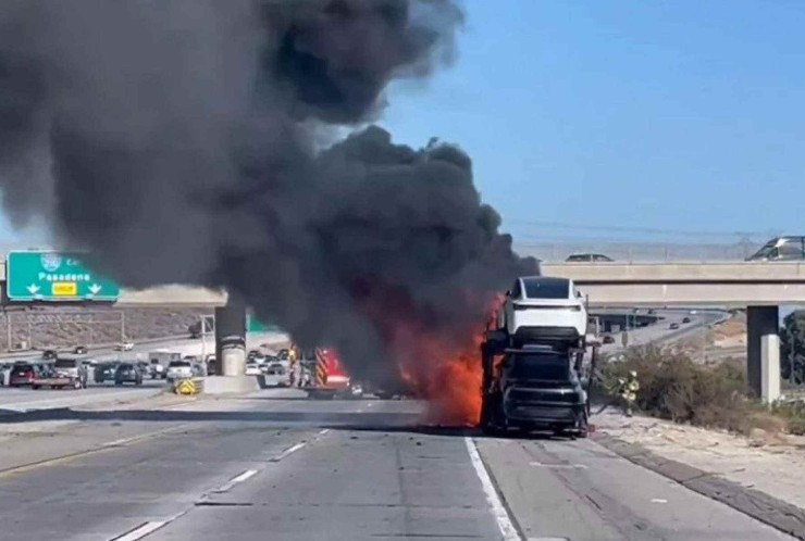 Caminh&atilde;o levava sete carros da Tesla