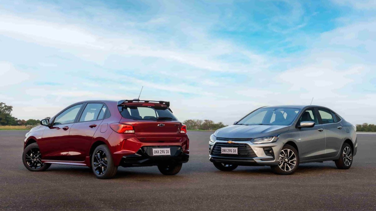 A suspensão também foi recalibrada com diferentes ajustes de direção para hatch e sedã. Os pneus têm duplo nível de pressão, que prometem mais conforto e eficiência. 