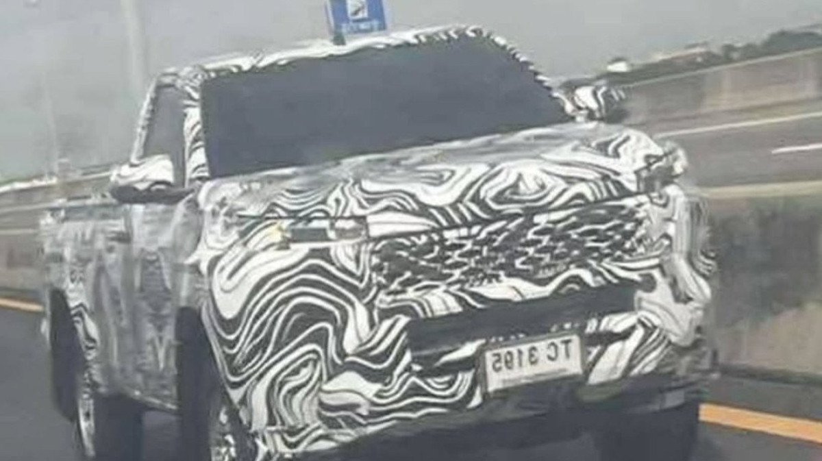 Nova geração da Hilux roda em testes na Tailândia