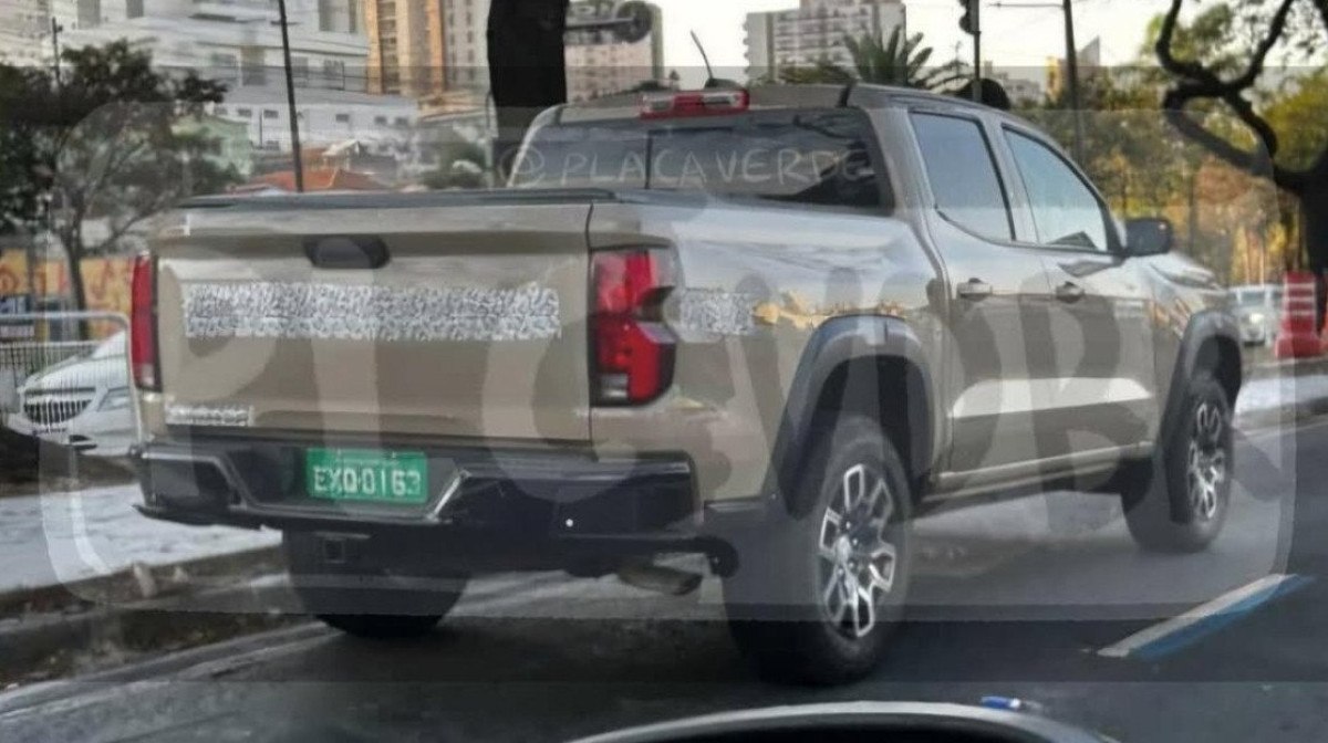 Chevrolet Colorado foi vista rodando por São Paulo com camuflagem e placas de teste